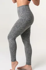 Calza deportiva de tiro alto con cintura ancha reforzada, confeccionada en tejido elástico con tecnología LYCRA® XTRA LIFE™.