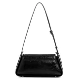 Cartera tipo bandolera Guess modelo Xena, color negro con acabado simil cuero efecto craquelado. Cuenta con solapa frontal con cierre magnético, detalles de herrajes dorados y logo de la marca en letras metálicas. Incluye una correa ajustable para el hombro.
