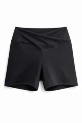 Short deportivo de tiro alto con cintura cruzada en V, confeccionado en tejido técnico elástico.