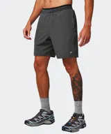 Short deportivo gris Fabletics The Fundamental II, de diseño liso con cintura elástica y bolsillos laterales.