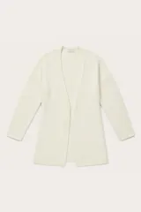Saco abierto de punto, color beige, con mangas largas y diseño holgado de corte recto.