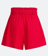 Short femenino de lino estilo clochard color amarillo, con cintura paperbag ajustable mediante un lazo del mismo tejido.