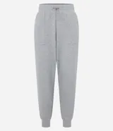 Pantalón deportivo tipo jogger de la marca Get Over, confeccionado en una mezcla de poliéster, modal y elastano. Presenta cintura elástica con cordón de ajuste, bolsillos delanteros amplios y puños elásticos en los tobillos.