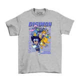 Remera gris de algodón con estampado frontal de los personajes de la serie Digimon sobre una cuadrícula azul.