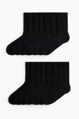 Pack de siete pares de medias deportivas negras de caña acanalada, confeccionadas en punto funcional con tecnología DryMove para absorber el sudor, con soporte en el arco y zonas de ventilación.