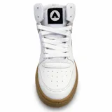 Zapatillas de caña alta Airwalk modelo Brick, color blanco con suela de goma marrón y detalles en gris. Presentan diseño estructurado con cordones y logo circular en el lateral.