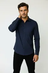Buzo negro de cuello redondo con el texto "MAN EDITION" estampado en el pecho, de manga larga con puños elastizados y diseño liso.