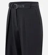 Pantalón de sastrería Blue Steel con corte palazzo y tiro alto, de color beige, con pinzas delanteras, cintura estructurada con presillas y cierre frontal oculto.