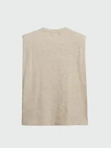 Remera sin mangas color gris con cuello redondo, hombreras y apliques de perlas.