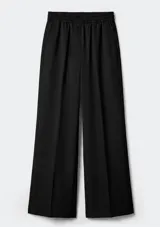 Pantalón de tiro medio con cintura elástica y corte recto de pierna ancha. Presenta pinzas frontales y bolsillos laterales.