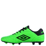 Championes de fútbol 11 Umbro modelo Touch FG, color negro con detalles en rojo vibrante. Presentan un diseño con costuras reforzadas en la puntera, cordones rojos y suela con tapones para césped natural.