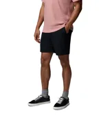 Short negro Columbia modelo Roc Tech Short, de diseño clásico y funcional, con trabillas para cinturón y múltiples bolsillos.