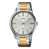 Reloj analógico Casio con caja y malla de acero inoxidable en tono plateado y dorado. Presenta una esfera blanca con índices y manecillas en tono dorado, diseño elegante y resistente al agua hasta 50 metros.
