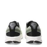 Championes de running New Balance modelo 520, color verde claro con detalles en negro. Presentan tecnología Fresh Foam en la entresuela para mayor amortiguación, capellada de malla transpirable y el logo característico de la marca en los laterales.