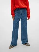 Jean wide fit de tiro alto color azul denim con rayas verticales blancas, cierre de botón y cremallera. Confeccionado en tejido de sarga de algodón.