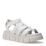 Sandalias de cuero color beige, con diseño de tiras anchas entrelazadas y suela de plataforma dentada. Cuenta con cierre de velcro en el talón para un ajuste seguro.