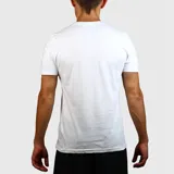 Remera deportiva Diadora blanca de corte clásico con cuello en V.