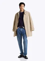 Remera de manga larga Tommy Hilfiger con cuello redondo y corte extra slim, confeccionada en punto canalé de algodón orgánico elástico con logo bordado en el pecho.