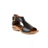 Sandalia baja Vanzetti modelo Grace, con suela de burbuja color beige, talón cerrado de cuero marrón y tiras en el empeine con estampado combinado de leopardo, cuadros y flores, además de hebilla metálica ajustable.