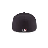 Gorra New Era 59Fifty de los New York Yankees, color negro con logo bordado en blanco.