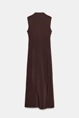 Vestido midi verde lima, sin mangas, con escote corazón y bajo evasé.