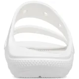 Sandalias Crocs Classic color hueso, con dos tiras superiores y orificios para charms Jibbitz.