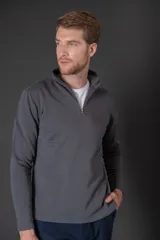 Sweater de algodón con medio cierre frontal y cuello alto, de diseño liso y corte clásico.