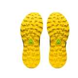 Championes de trail running Asics Gel-Trabuco 11, color negro con detalles en amarillo, azul y plateado. Cuentan con tecnología GEL para amortiguación y suela con tracción para terrenos irregulares.