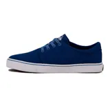 Championes urbanos Quiksilver modelo Zuma, color azul marino con suela blanca y detalles sutiles en celeste. Cuenta con el logo de la marca bordado en el lateral y cordones planos a tono.