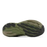 Championes New Balance Trainer UTRNAD color verde militar con detalles en beige y la clásica letra "N" en los laterales. Cuentan con capellada de malla transpirable y entresuela Fresh Foam X amortiguada.