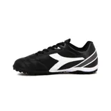 Championes de fútbol 5 Diadora Tifosi Tf Teen, color negro con detalles en blanco.
