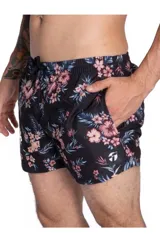 Short de baño Topper para hombre, color azul, con cintura elástica, cordón de ajuste negro en contraste y bolsillos laterales. Cuenta con un pequeño parche con el logo de la marca en la pierna izquierda.