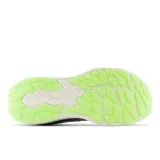 Championes de running New Balance modelo 1080 V12, color verde agua con detalles en negro y verde flúor.