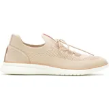 Championes de tejido knit color beige, con diseño ergonómico, cordones al tono y suela blanca flexible. Cuenta con tecnología de amortiguación en el talón y plantilla elástica.