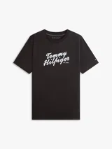 Remera de manga corta negra Tommy Hilfiger, con cuello redondo y logo gráfico script bordado en el pecho.