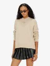 Sweater Diesel M-Areeta de punto grueso y calce relajado, color beige, con cuello redondo y el logotipo Oval D bordado en el pecho.