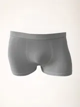 Boxer gris de microfibra sin costuras, confeccionado en poliamida y elastano.