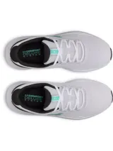 Championes de running Under Armour modelo Charged Surge 4, color blanco con detalles en negro y logo en verde agua. Presentan parte superior de malla transpirable con superposiciones sintéticas, plantilla Deluxe Comfort System y entresuela Charged Cushioning para mayor amortiguación y respuesta.