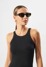 Lentes de sol Eco Shades modelo Bello, con montura de acetato biodegradable color carey y lentes verdes.