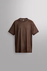 Camiseta de running para hombre de Zara Athleticz, confeccionada en tejido técnico y elástico de color marrón con textura jaspeada, cuello redondo y mangas corta ranglán.