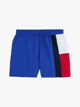Short de baño azul con cintura elástica ajustable con cordón y logo de Tommy Hilfiger en el lateral.