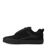 Championes urbanos de estilo skate, color negro, con cordones al tono y suela de goma texturizada.
