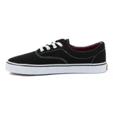 Championes Pony Soho Canvas negros con interior rojo y suela blanca.