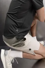 Camiseta de entrenamiento regular fit de Zara Athleticz, color lila, confeccionada en tejido técnico fluido y ligero con cuello redondo y manga corta ranglán.
