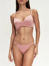 Colaless color violeta con costuras finas.