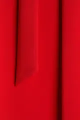 Vestido midi rojo de punto suave con escote en U adelante y atrás. Modelo entallado con breteles anchos y pañuelo haciendo juego.