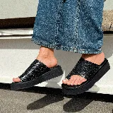 Sandalias marrones de cuero vacuno con plataforma.