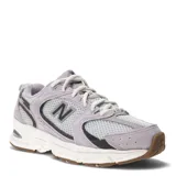 Championes New Balance modelo 530, color lila y gris con detalles en blanco y suela de goma marrón. Confeccionados en malla y gamuza, con el clásico logo 'N' en los laterales y tecnología de amortiguación ABZORB.