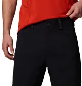 Short Columbia para hombre, color negro, con tecnología avanzada de repelencia Omni-SHIELD, múltiples bolsillos con cierre y trabillas para cinturón.