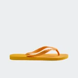 Ojotas Havaianas modelo Top, de diseño clásico con tiras anchas y suela de goma con textura antideslizante.